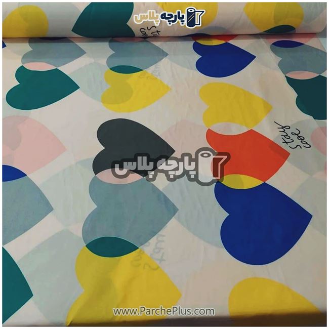 طاقه پارچه ملحفه ای پلی استر (پرنسس) اسپرت با زمینه سفید  و طرح قلب رنگی
