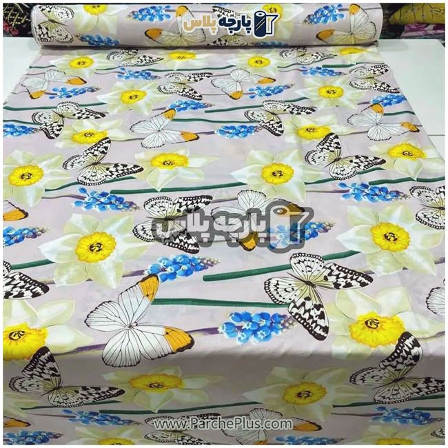 طاقه پارچه ملحفه ای پلی استر (پرنسس) گل دار با زمینه کرمی و گل سفید و آبی و طرح پروانه
