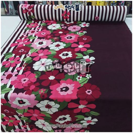 پارچه ملحفه ای گل دار با زمینه بنفش و گل صورتی و سفید