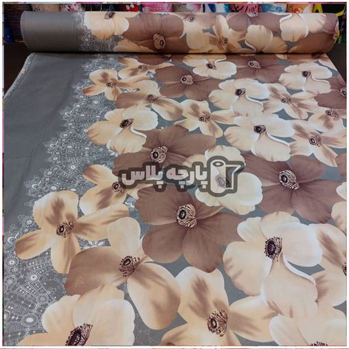 طاقه پارچه ملحفه ای پلی استر (پرنسس)  گل دار با گل قهوه ای و زمینه طوسی