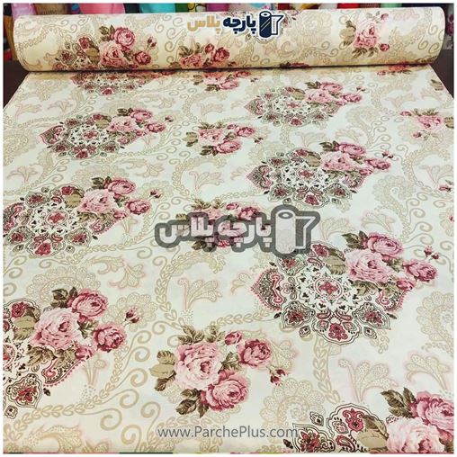 پارچه ملحفه ای گل دار با زمینه کرمی و گل صورتی