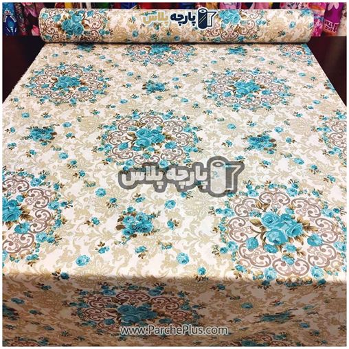 پارچه ملحفه ای گل دار با زمینه کرمی و گل آبی