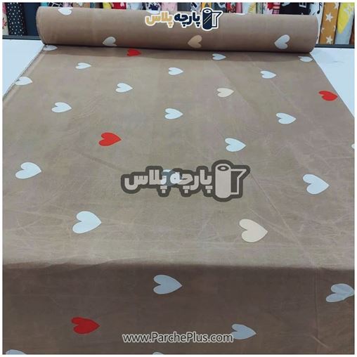 طاقه پارچه ملحفه اسپرت با زمینه قهوه ای و طرح قلب قرمز و سفید